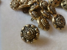 Load image into Gallery viewer, Zeeuws Knopje - Vintage Buttons

